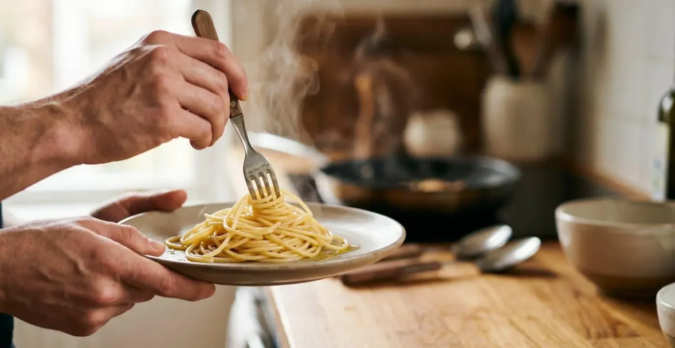 Gros plan sur des pâtes al dente révélant leur texture ferme idéale pour un index glycémique bas